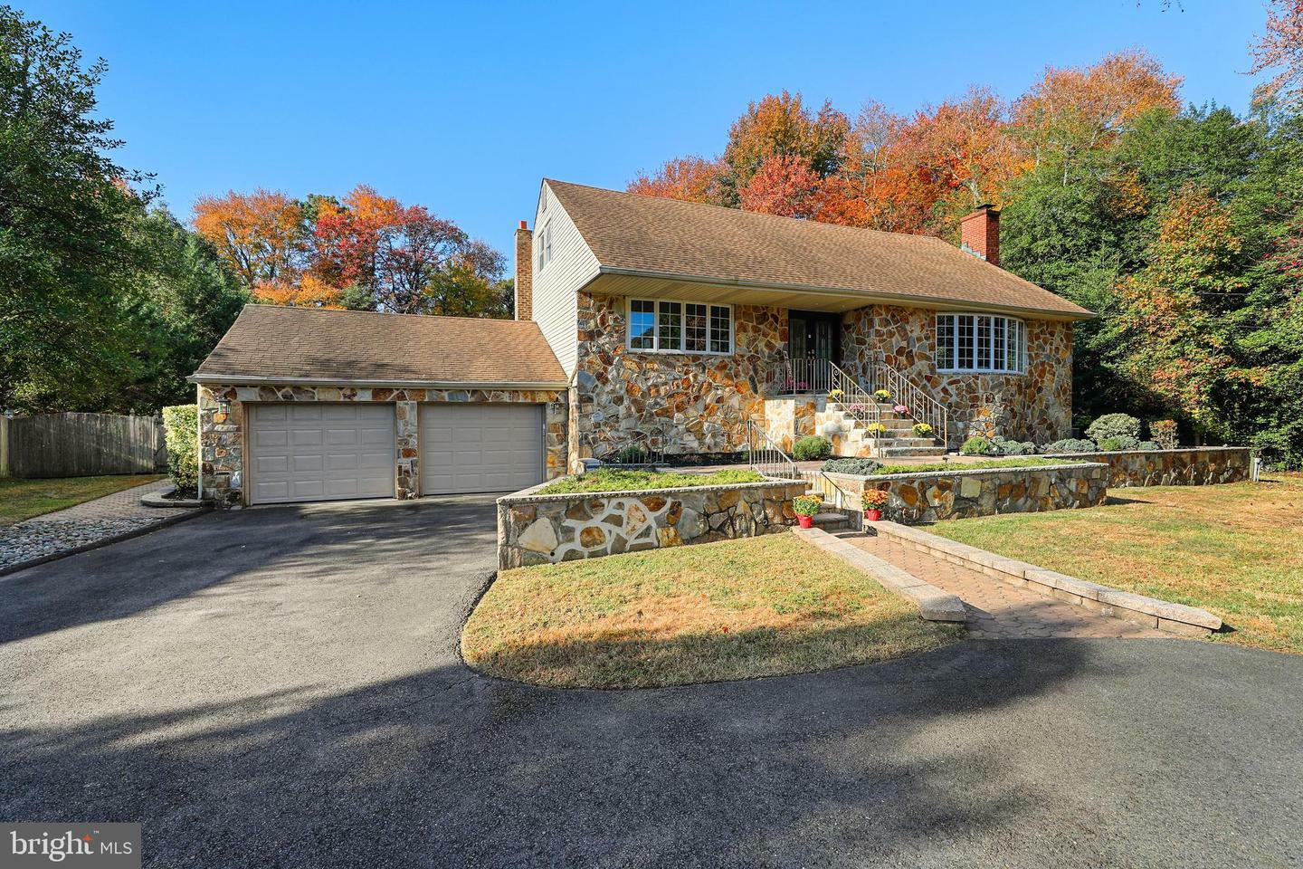 Property Photo:  283 Mount Laurel Road  NJ 08054 