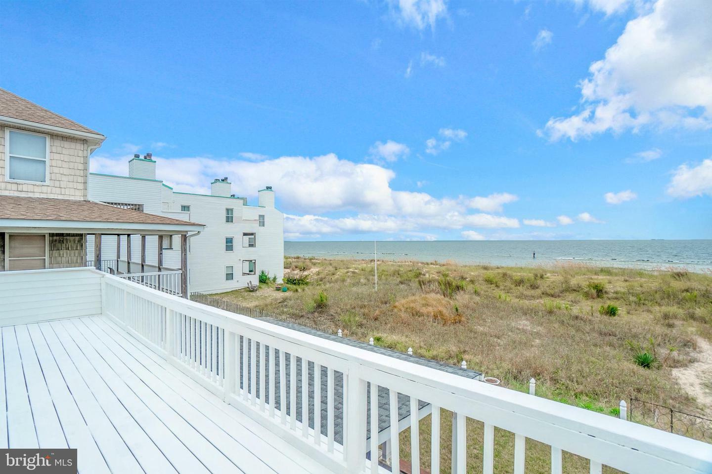 Property Photo:  822 Ocean View Avenue E  VA 23503 