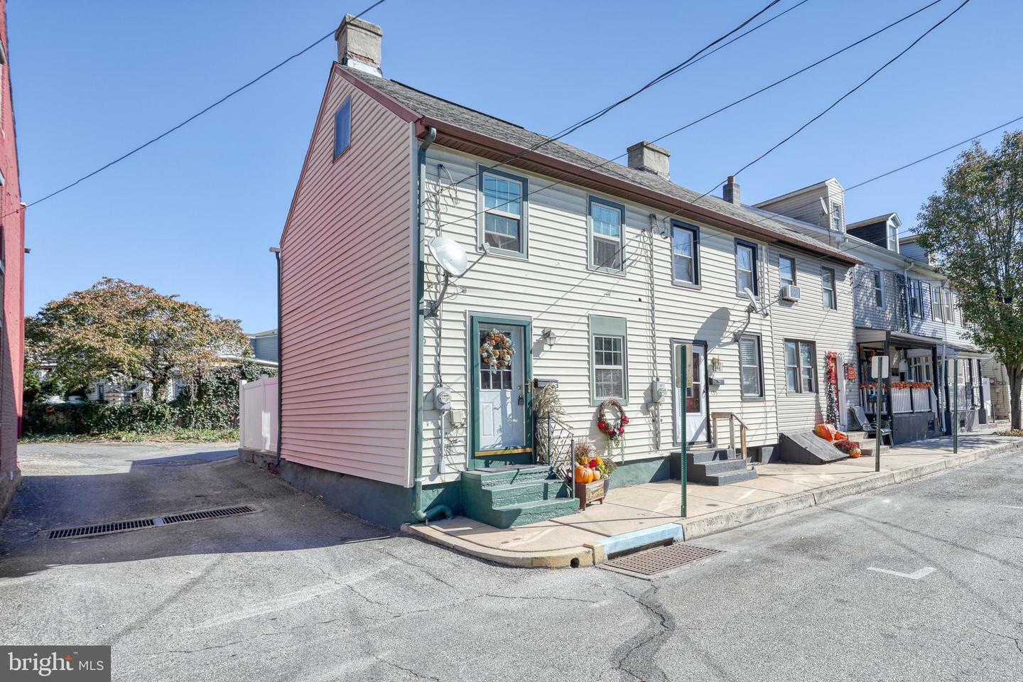 Property Photo:  133 S 5th Street  PA 17512 