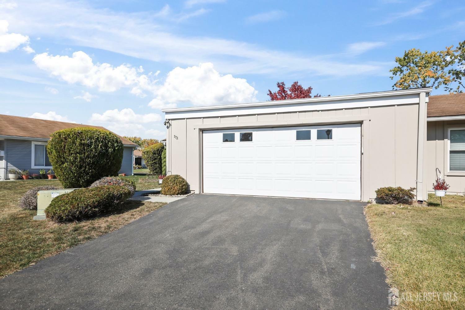 Property Photo:  27 Larch Plaza  NJ 08831 