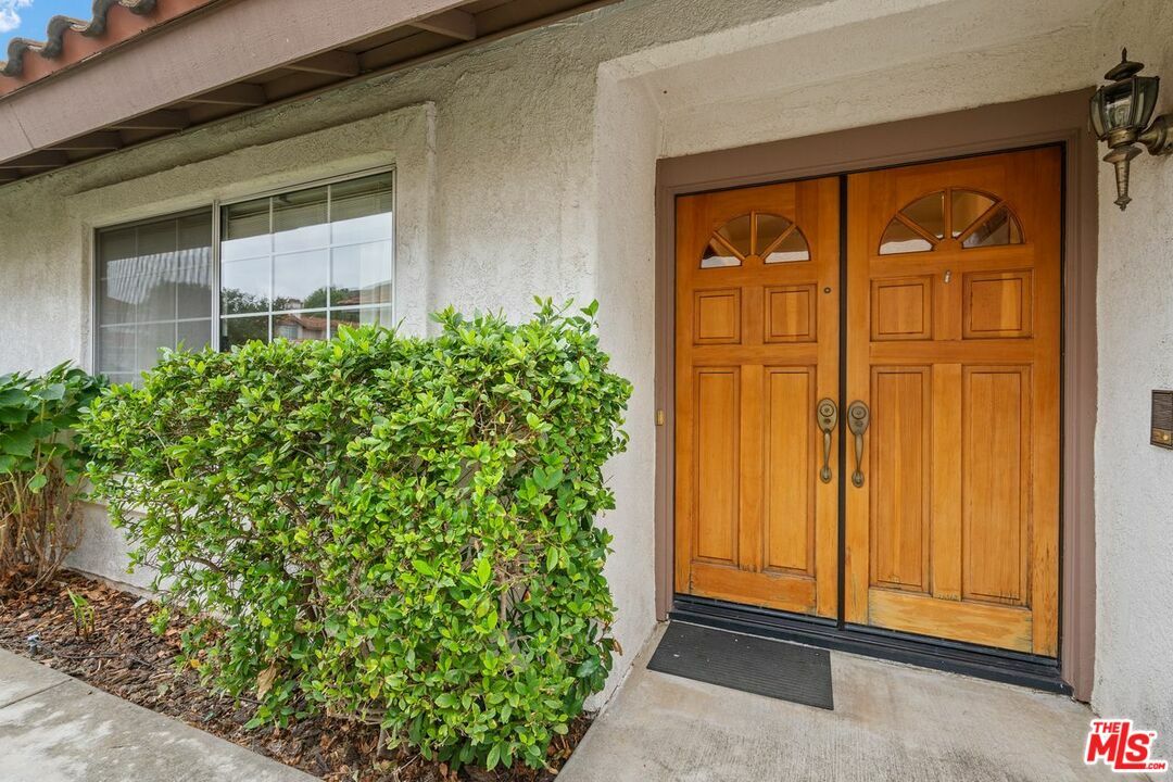 Property Photo:  5329   Francisca Way  CA 91301 