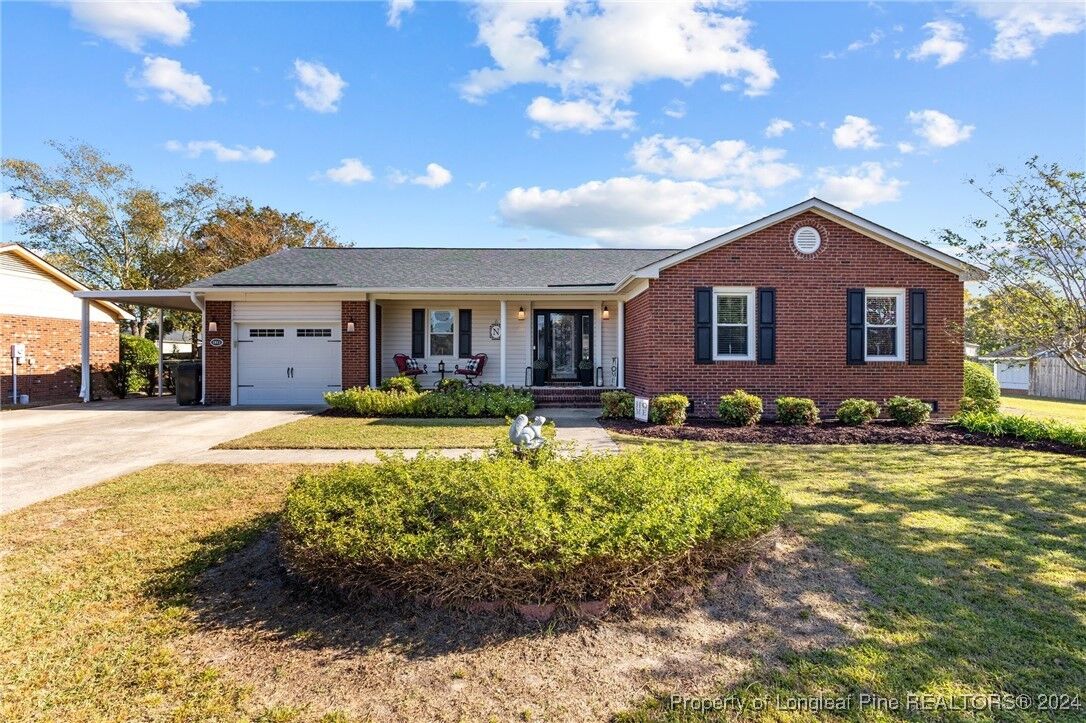 Property Photo: 1811 Rivergate Road NC 28304