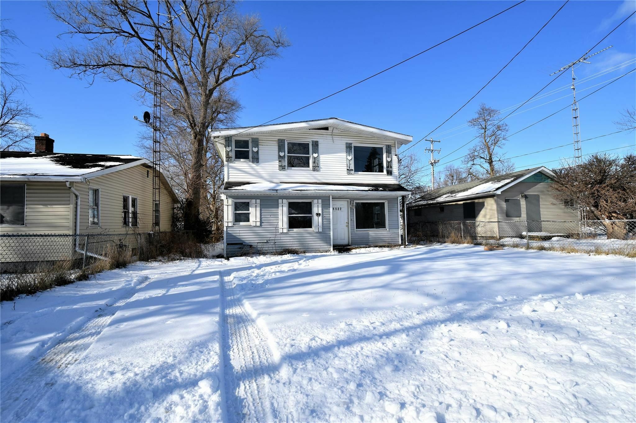 Property Photo:  1127 Donaldson Boulevard  MI 48504 3273 