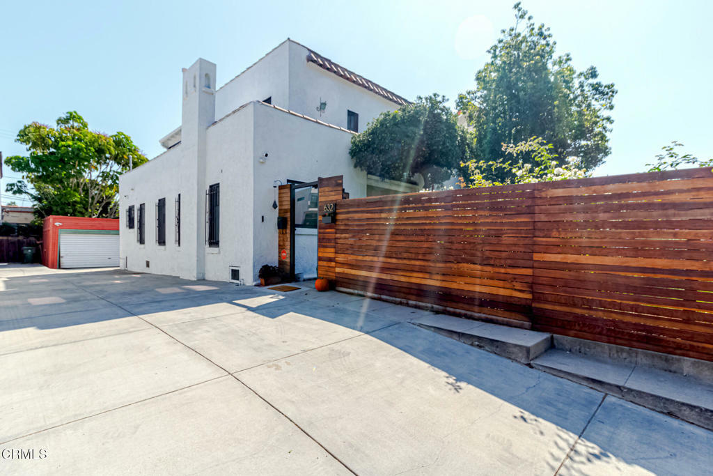 Property Photo:  632 Mariposa Avenue  CA 90004 