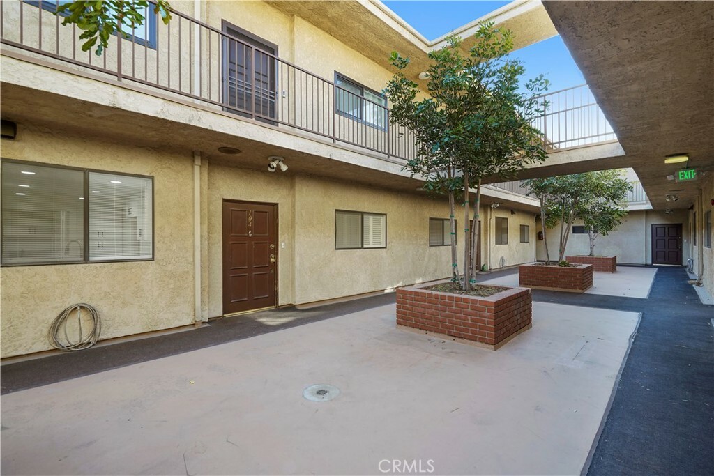 Property Photo:  17522 Sherman Way 104  CA 91406 