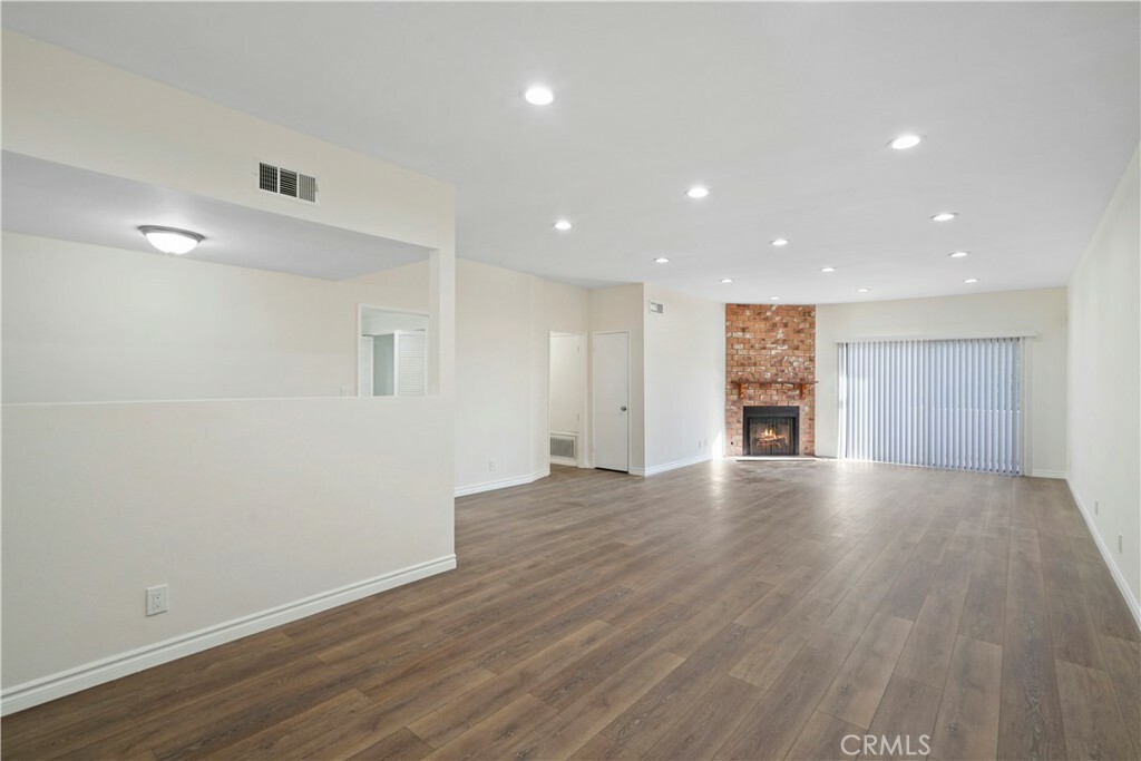 Property Photo:  17522 Sherman Way 104  CA 91406 