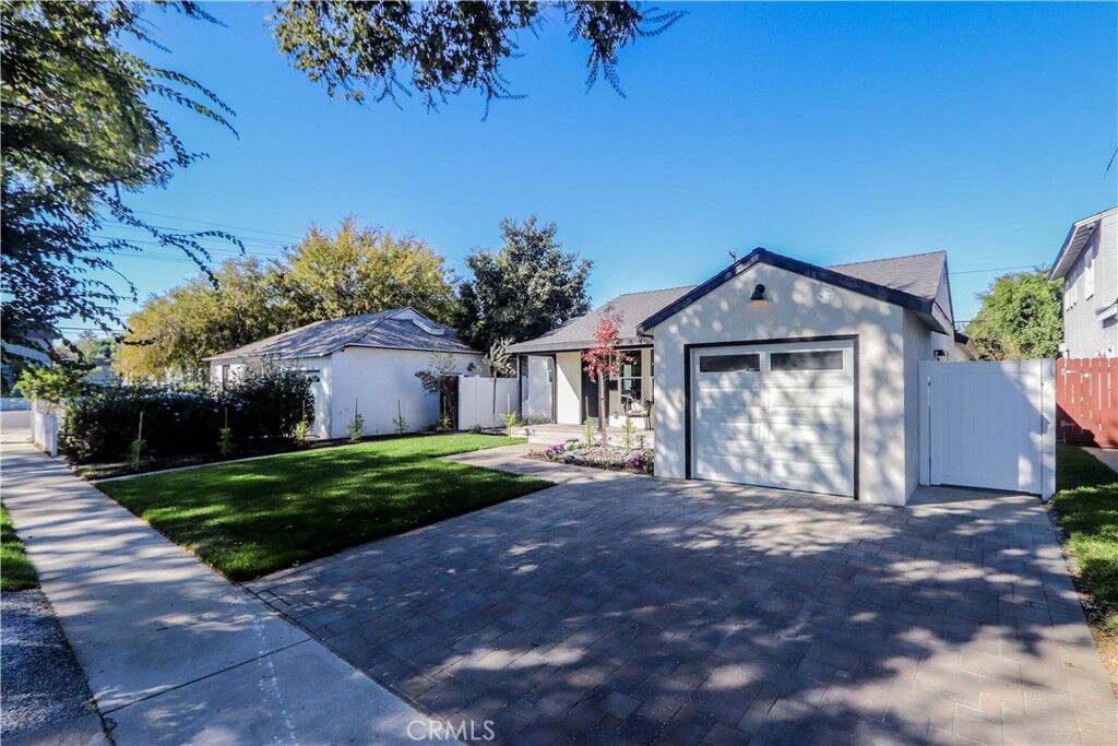 Property Photo: 5209 E Abbeyfield Street CA 90815