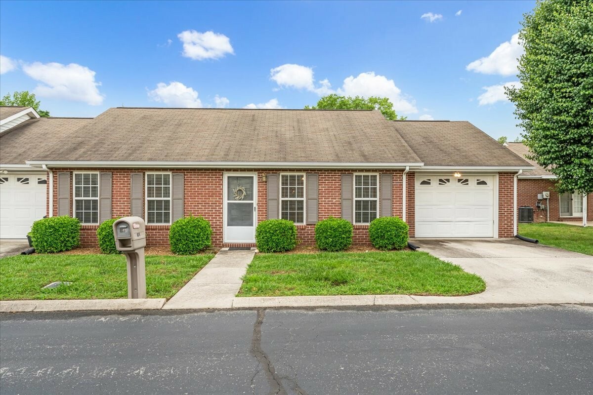 Property Photo: 105 Middleton Ct TN 37388