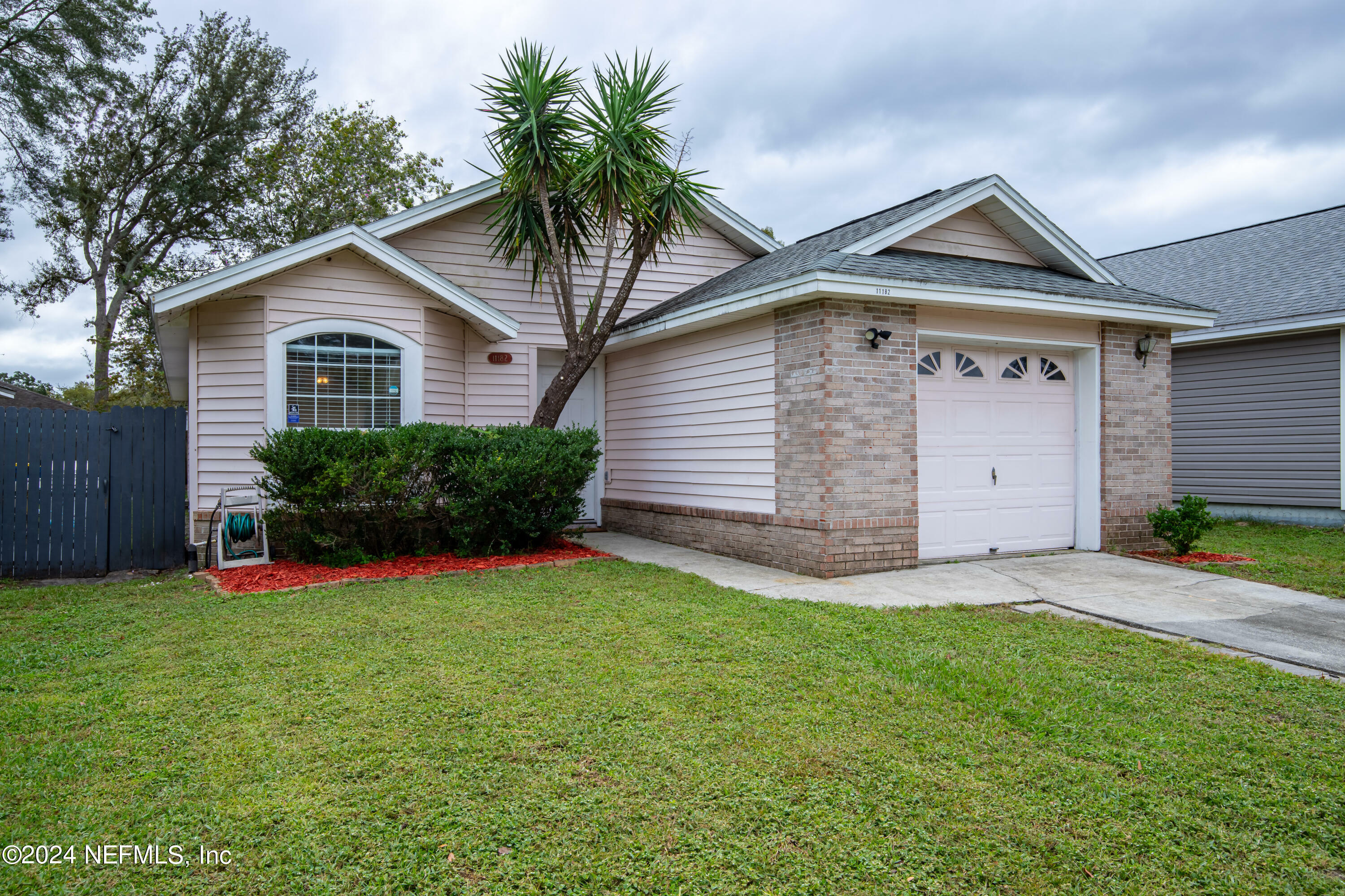 Property Photo:  11182 Mikris Drive N  FL 32225 