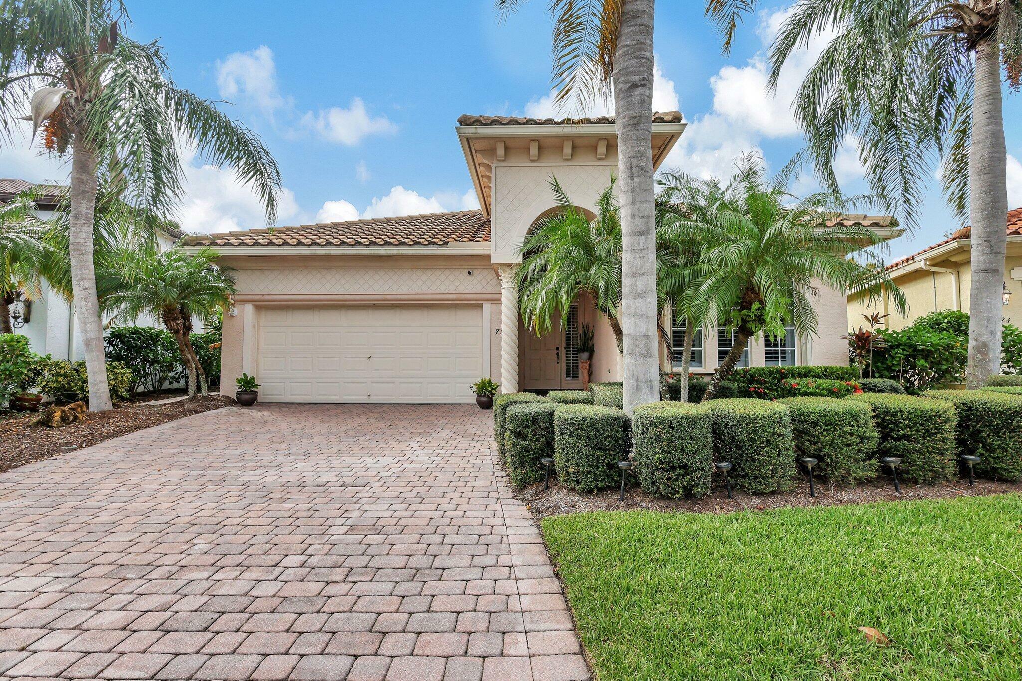 Property Photo:  736 SW Pebble Lane  FL 34990 