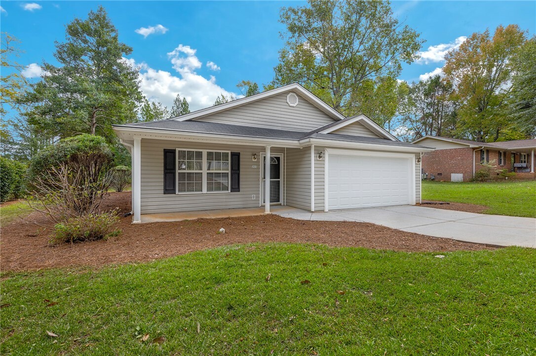 Property Photo:  103 Laurel Drive  SC 29670 