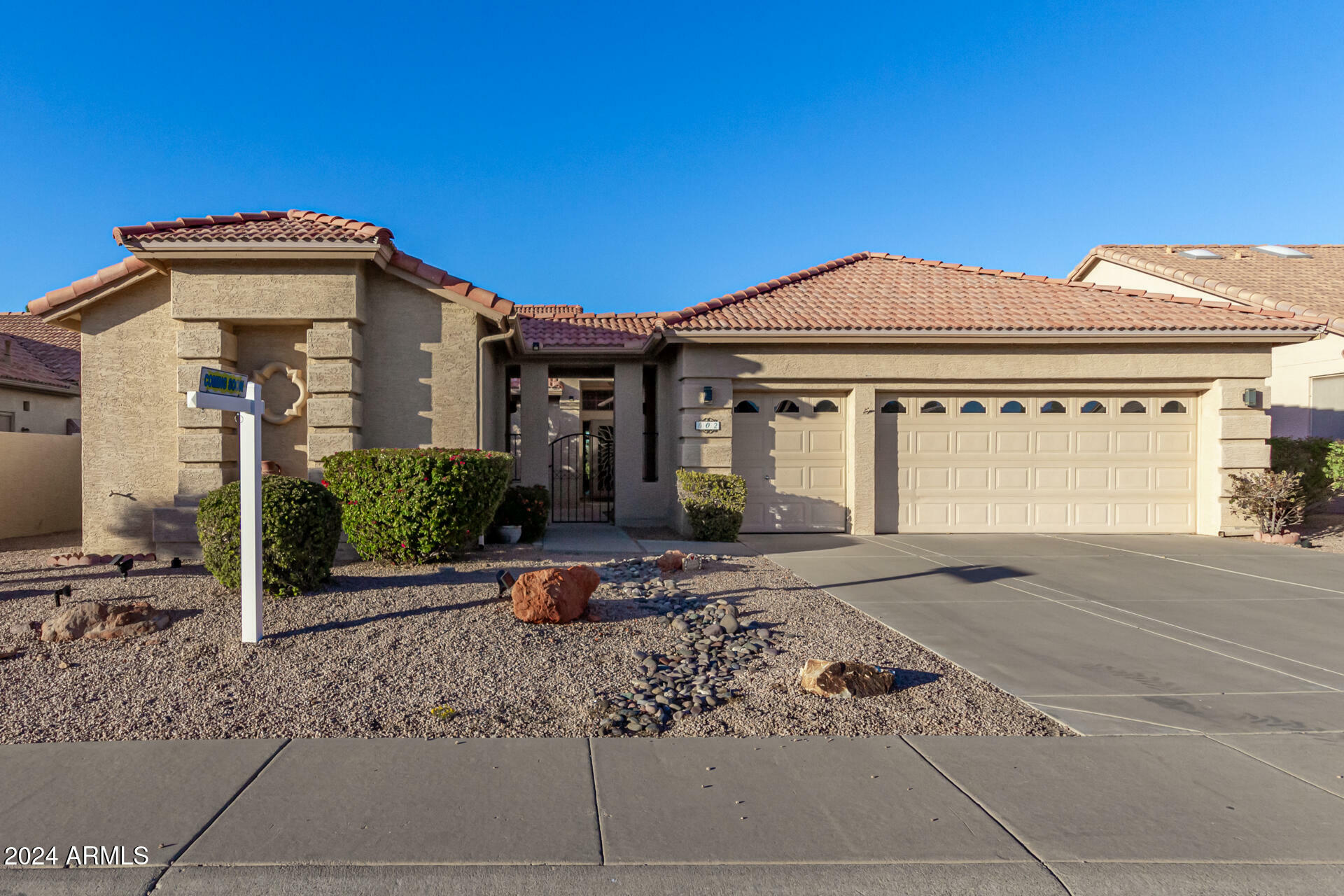 Property Photo:  402 W Beechnut Place  AZ 85248 