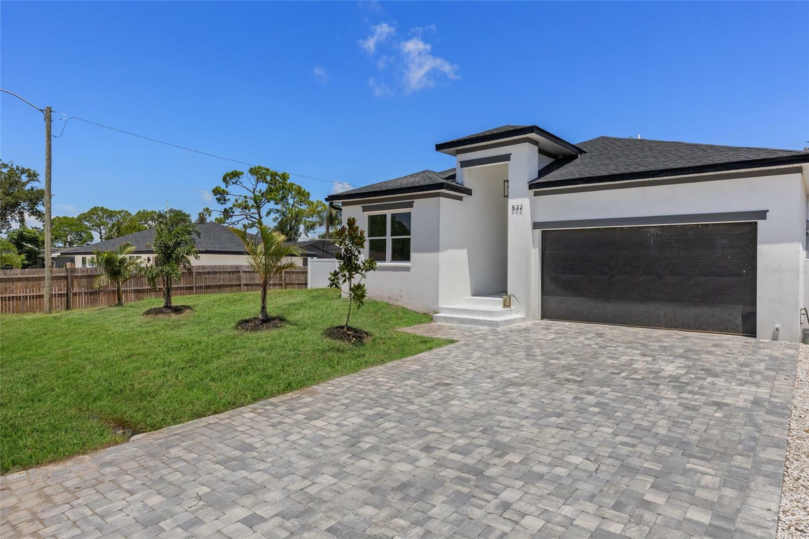 Property Photo:  532 Yale Road  FL 34293 