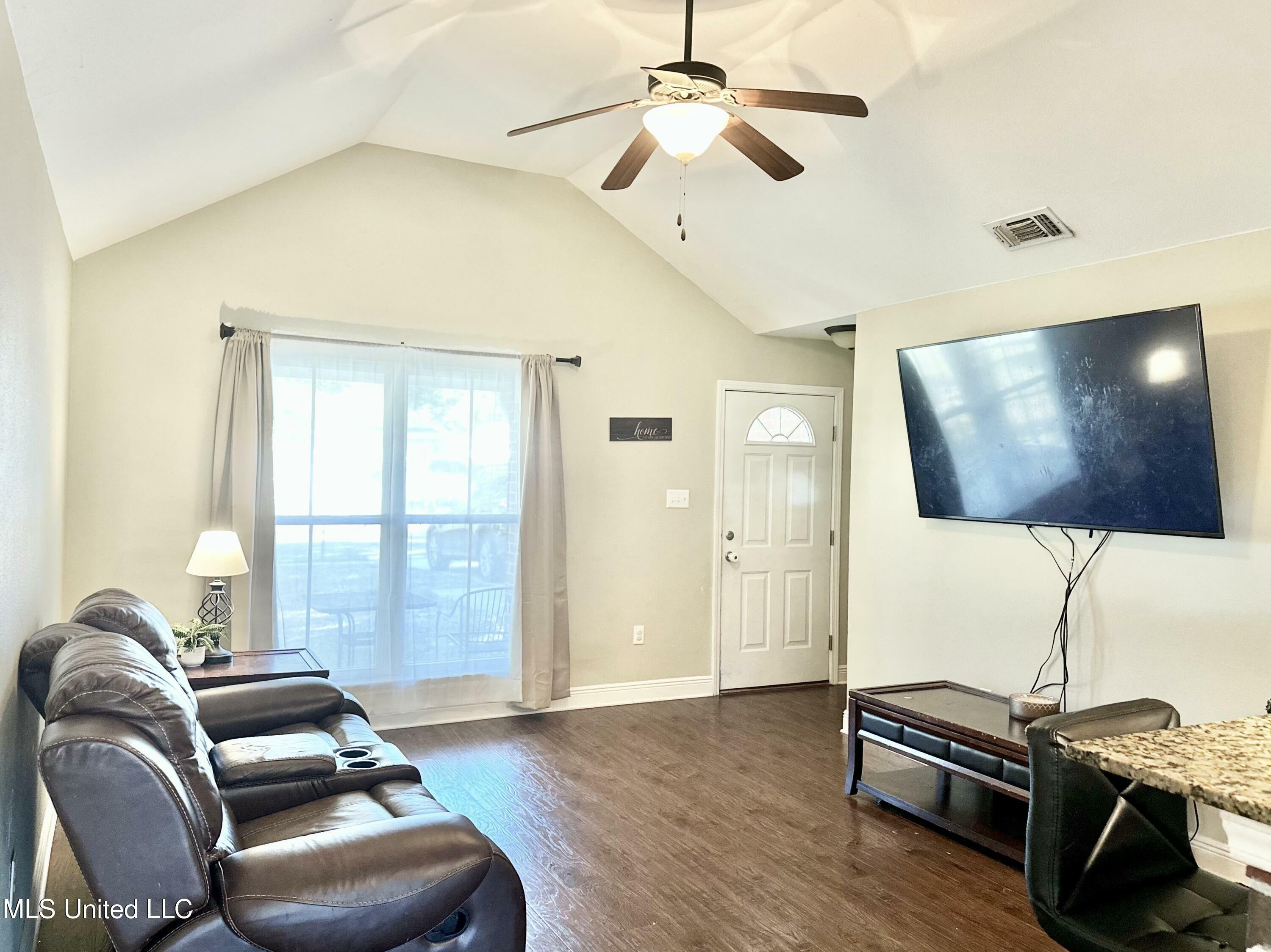 Property Photo:  211 Lantana Boulevard  MS 39560 