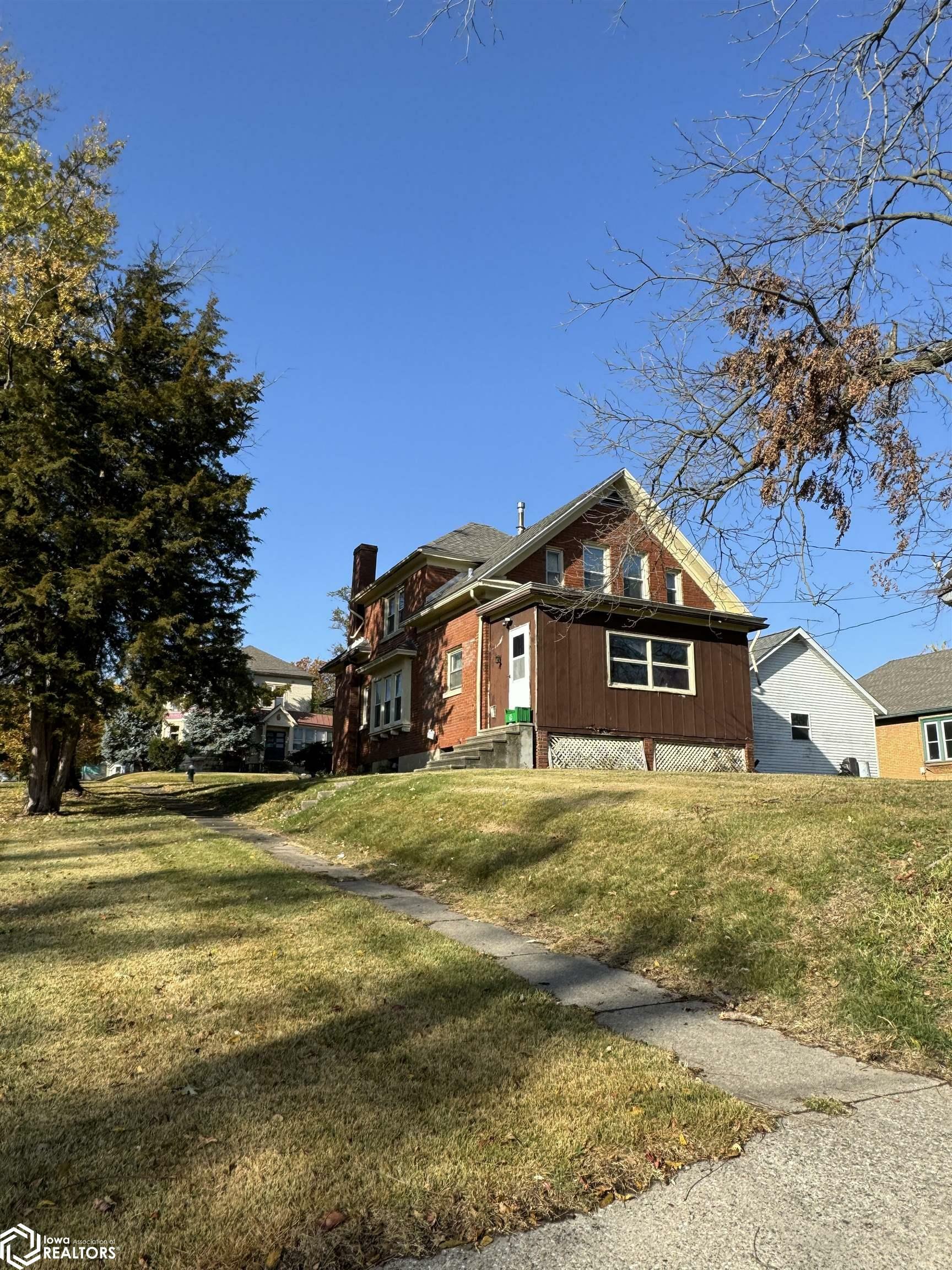 Property Photo:  720 S 4th Street  IA 52601 