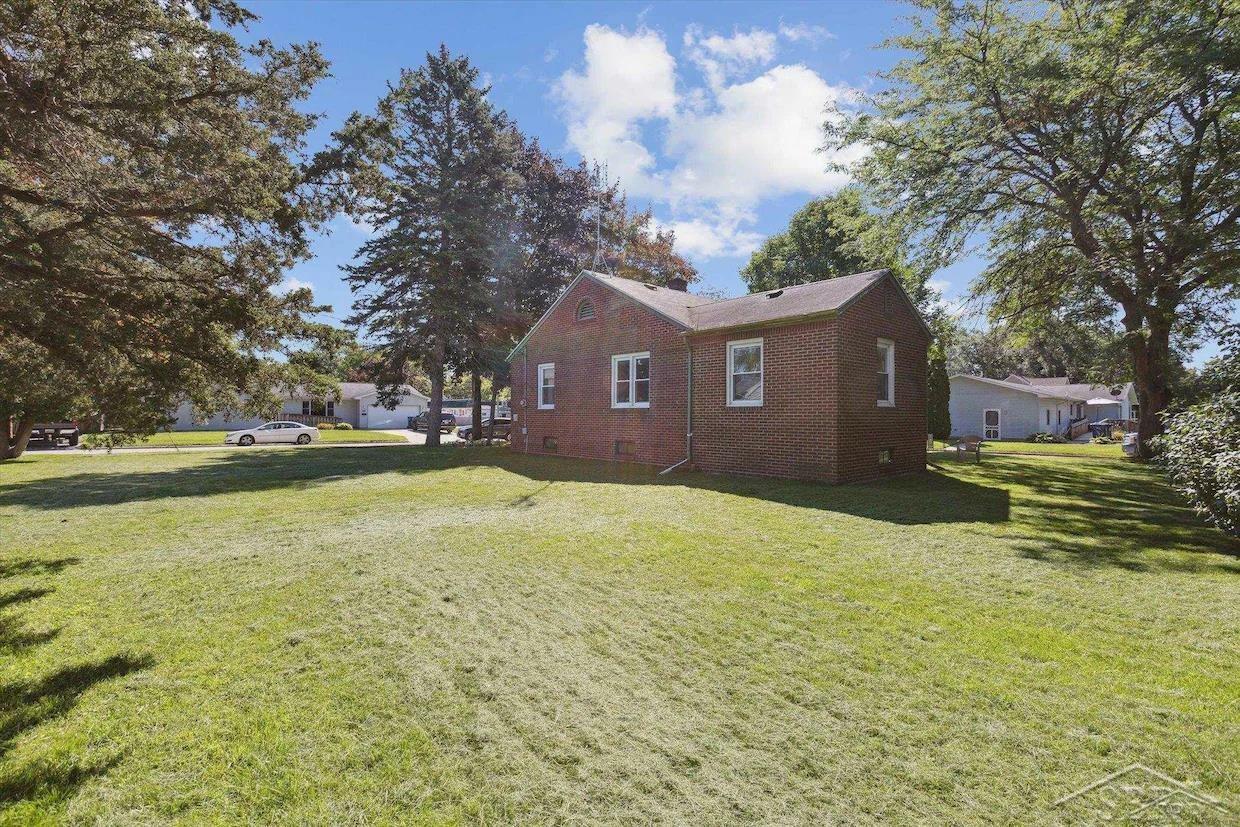 Property Photo:  1612 S Jefferson Street  MI 48708 