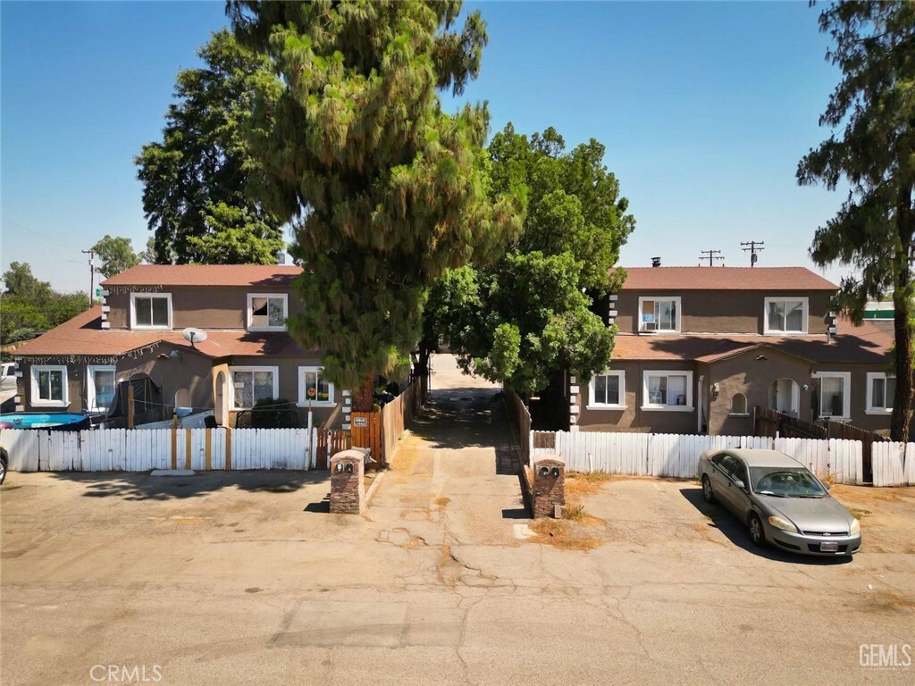 Property Photo:  3212 3228 Chester Lane  CA 93304 