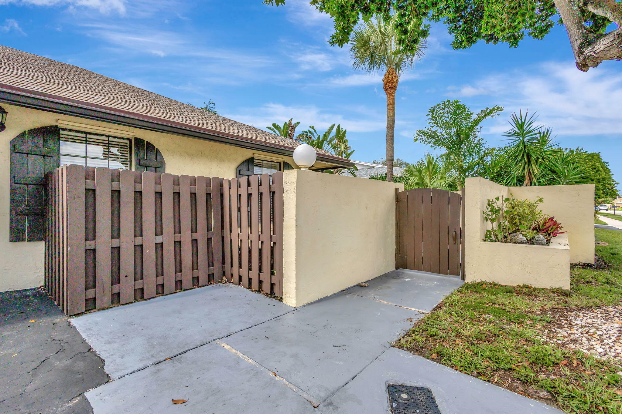 Property Photo:  380 SW 27th Avenue  FL 33445 