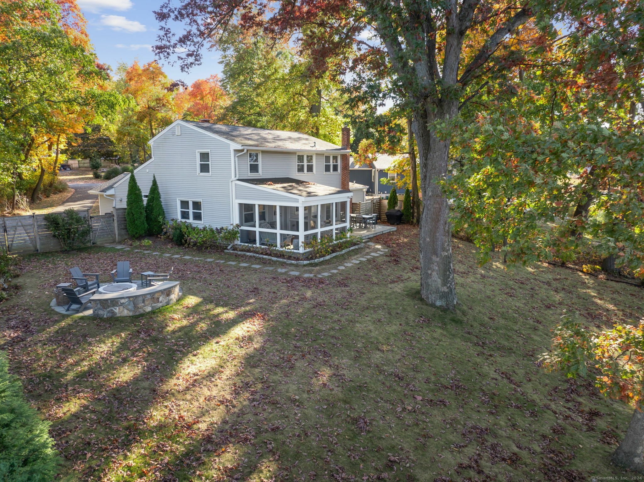 Property Photo:  8 Splitrock Road  CT 06854 