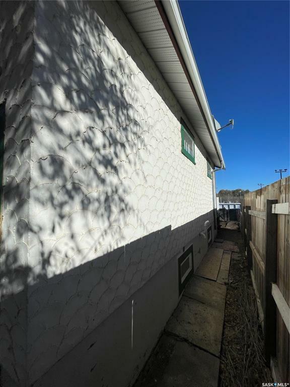 Property Photo:  924 Garnet Street  SK S4T 2X5 