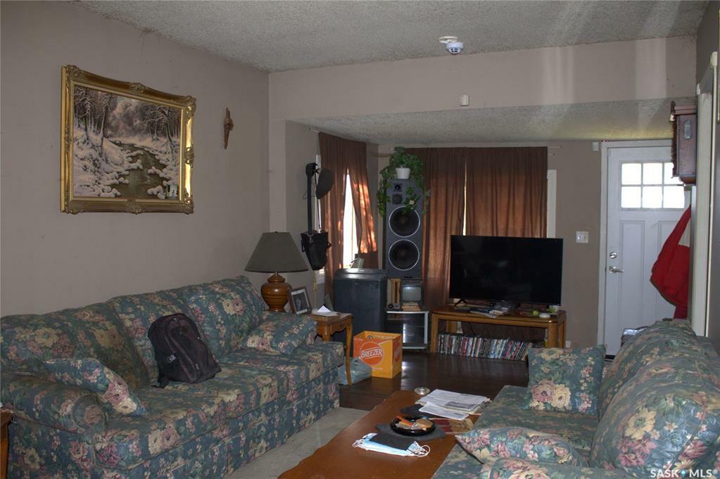 Photo de la propriété:  905 Robinson Street  SK S4T 2M6 