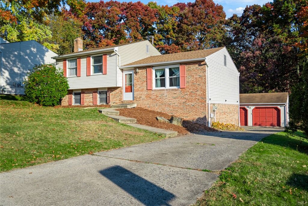 Property Photo: 726 Skyview Drive PA 16066