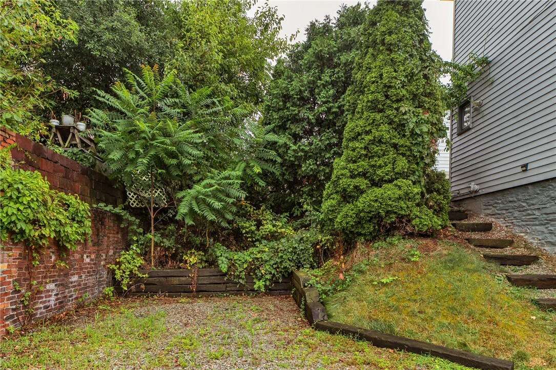 Property Photo:  211 Short St  PA 15012 