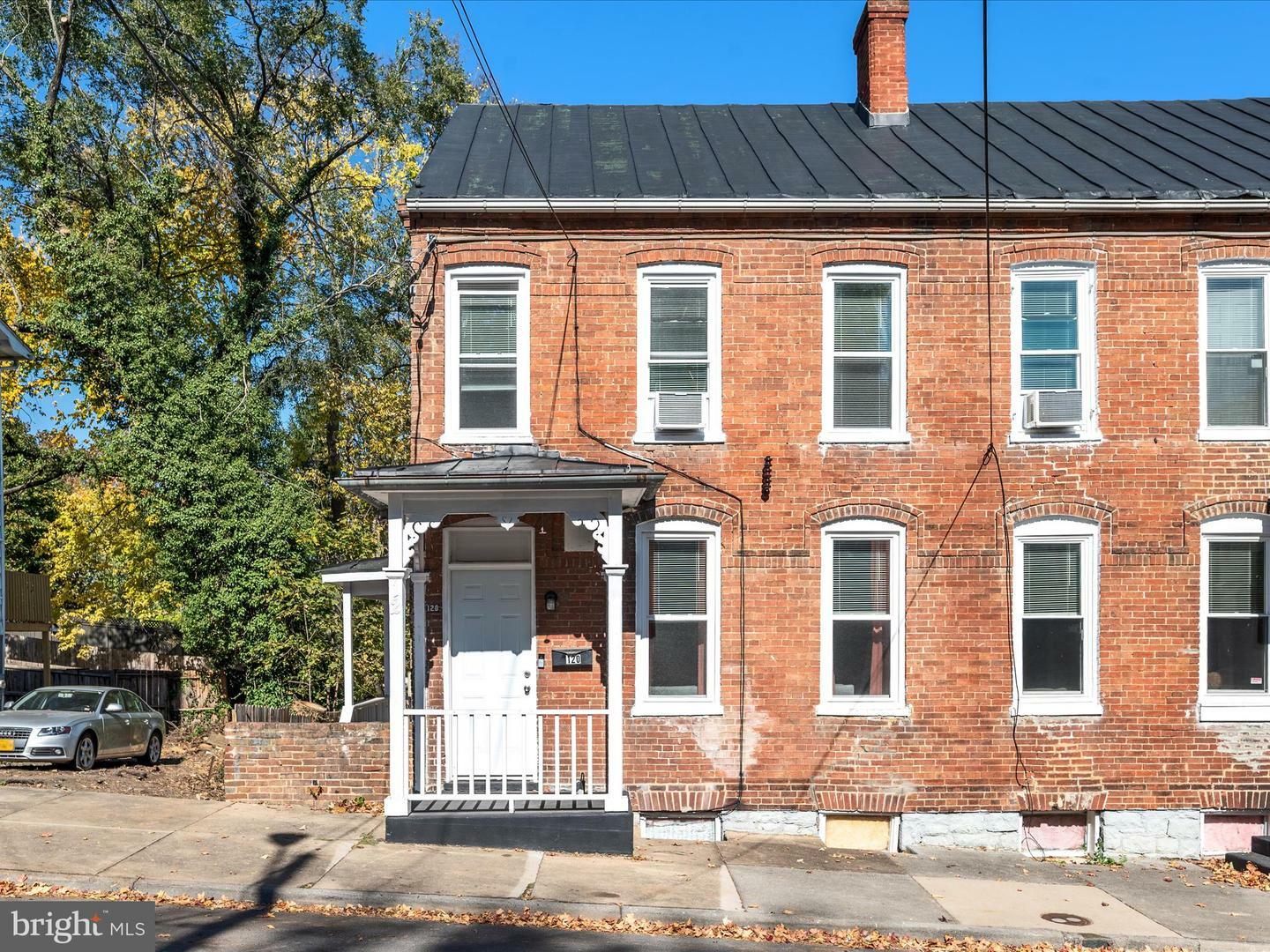 Property Photo:  120-122 E Leicester Street  VA 22601 