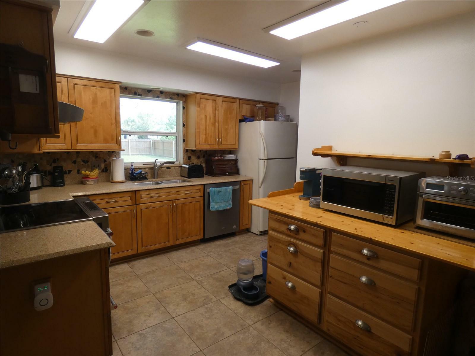 Property Photo:  137 N Nowell Street  FL 32835 