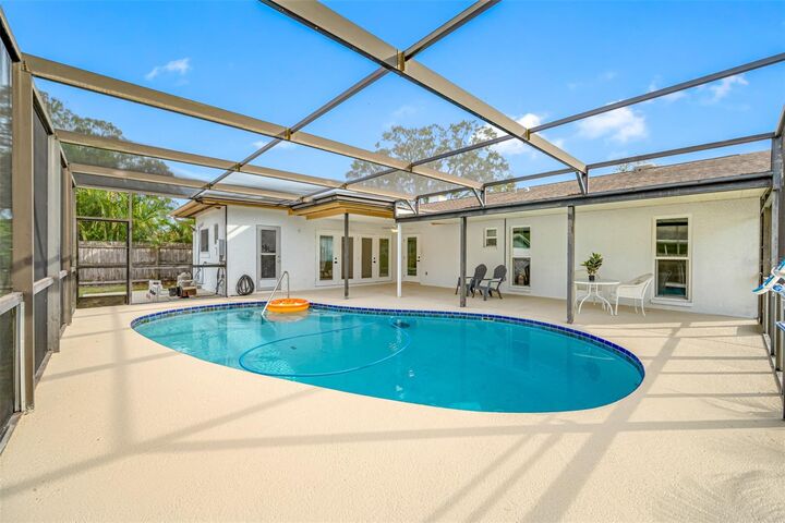 Property Photo:  1614 E Groveleaf Avenue  FL 34683 