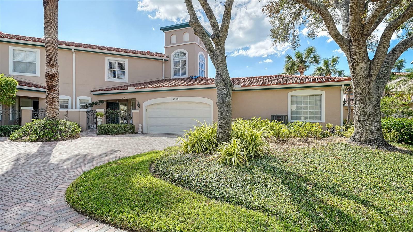 Property Photo:  1713 Starling Drive  FL 34231 