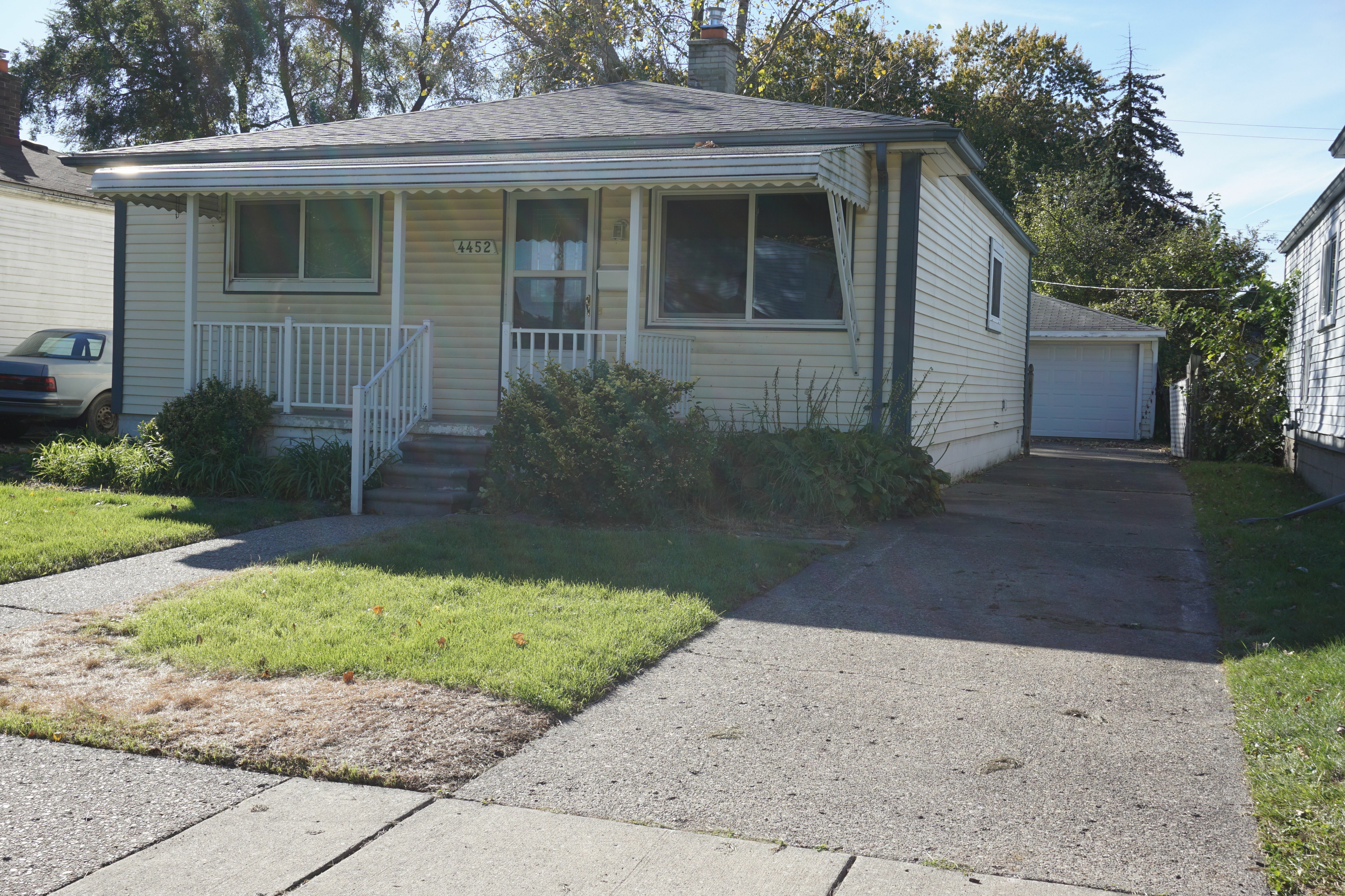 Property Photo:  4452 Edgewood Street  MI 48125 3228 