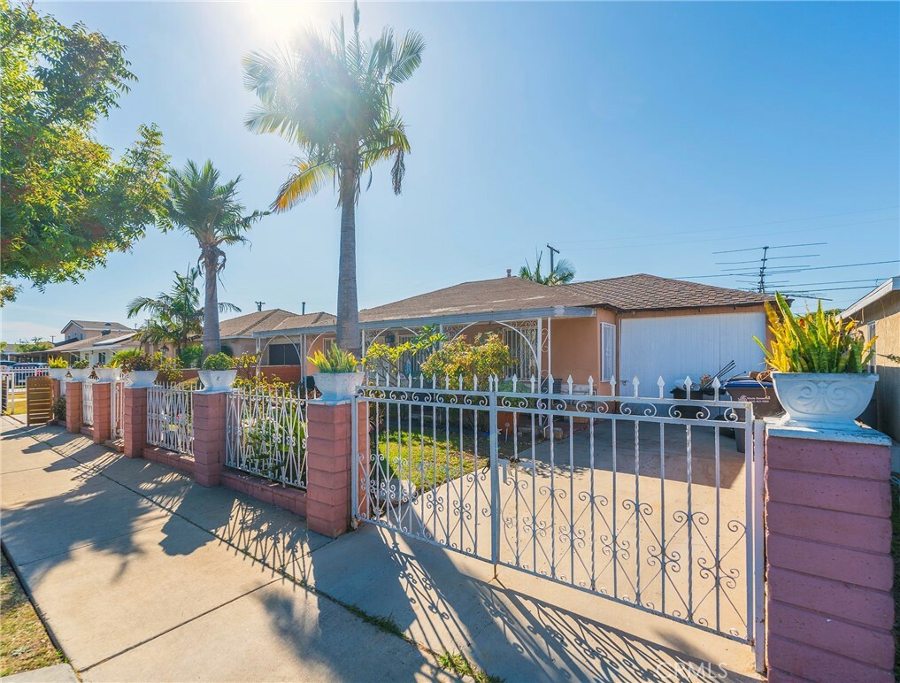 Property Photo:  22519 Ravenna Avenue  CA 90745 