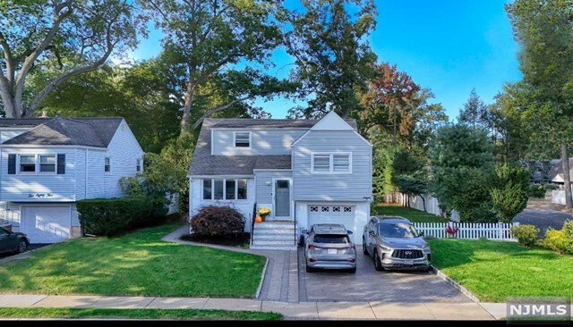 289 Hickory Avenue  Bergenfield NJ 07621 photo