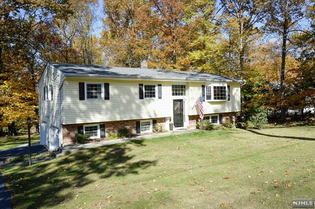 Property Photo:  11 Arrowhead Road  NJ 07436 