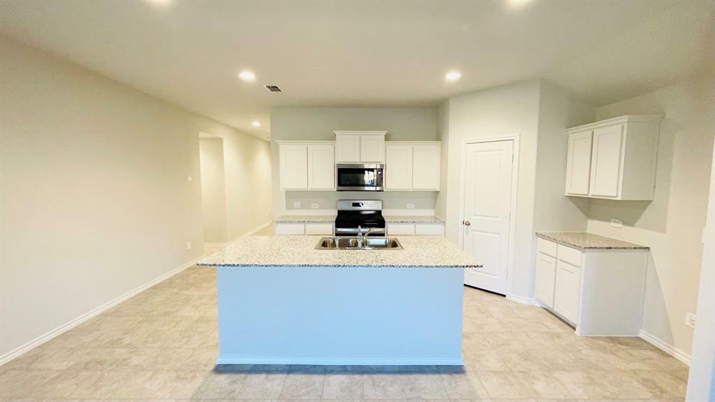 Property Photo: 4112 Twisted Creek Drive TX 76036