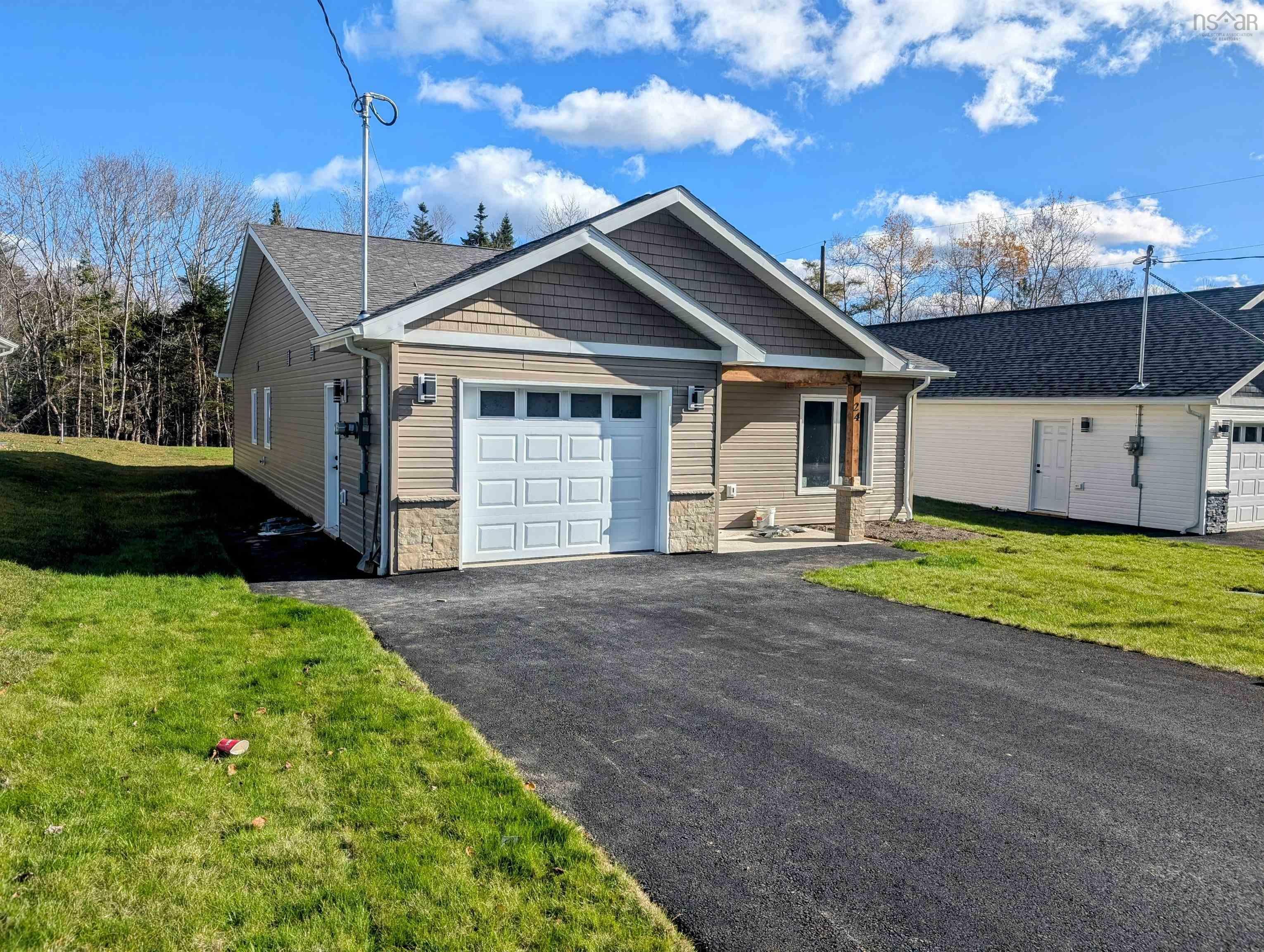 Property Photo: 24 Shadebush Walk 31 NS B4E 0X8