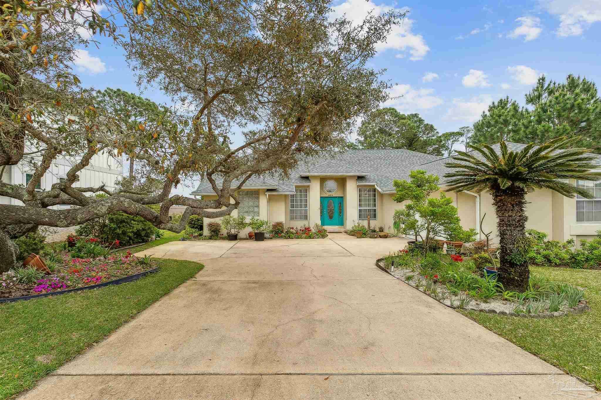 Property Photo:  421 Emerald Pointe Dr  FL 32569 