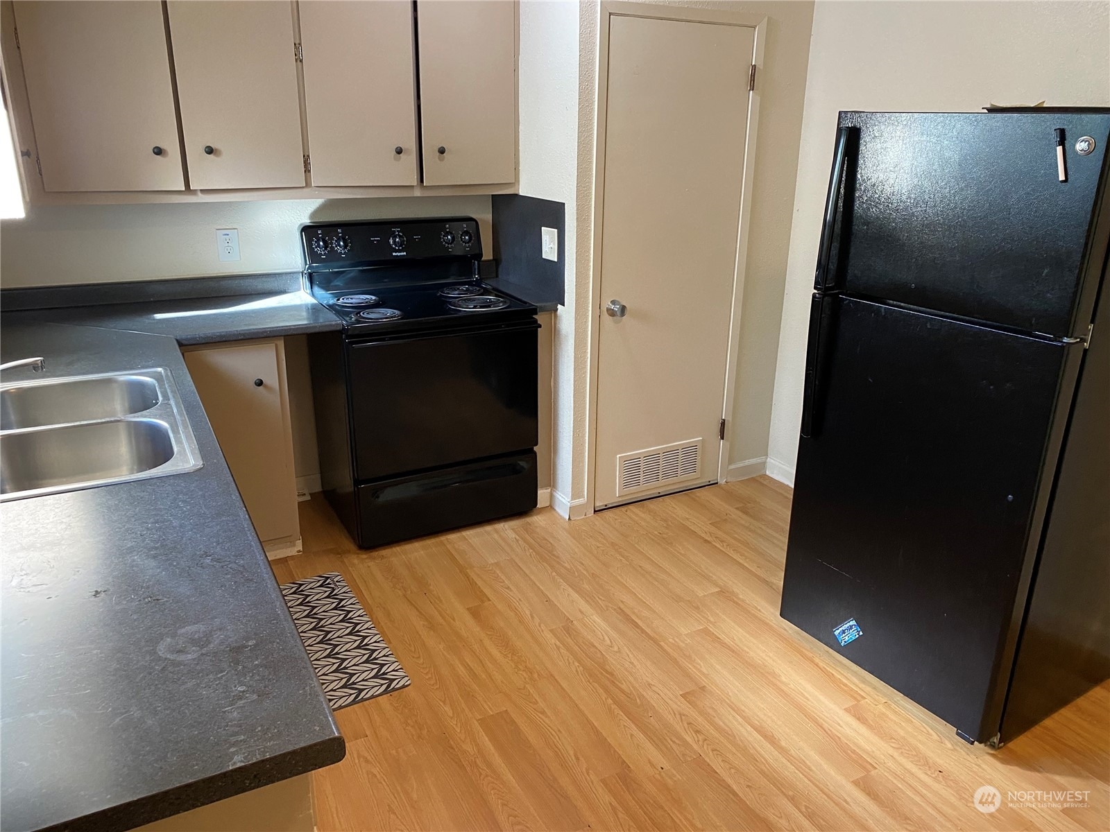 Property Photo: 1127 SW 134th Street WA 98146