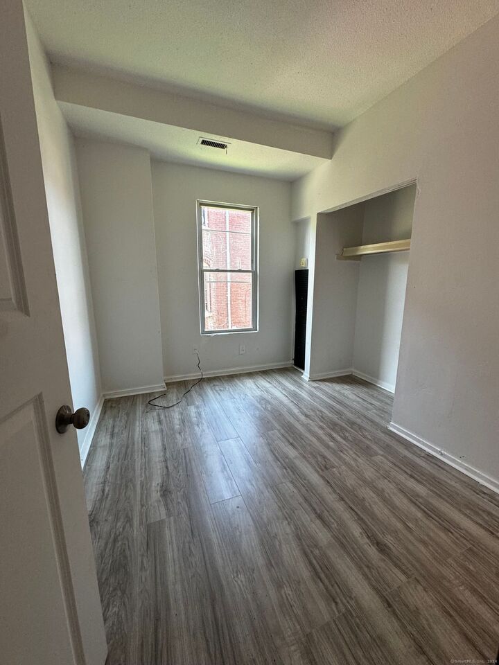 Property Photo:  43 Seyms Street 2  CT 06120 