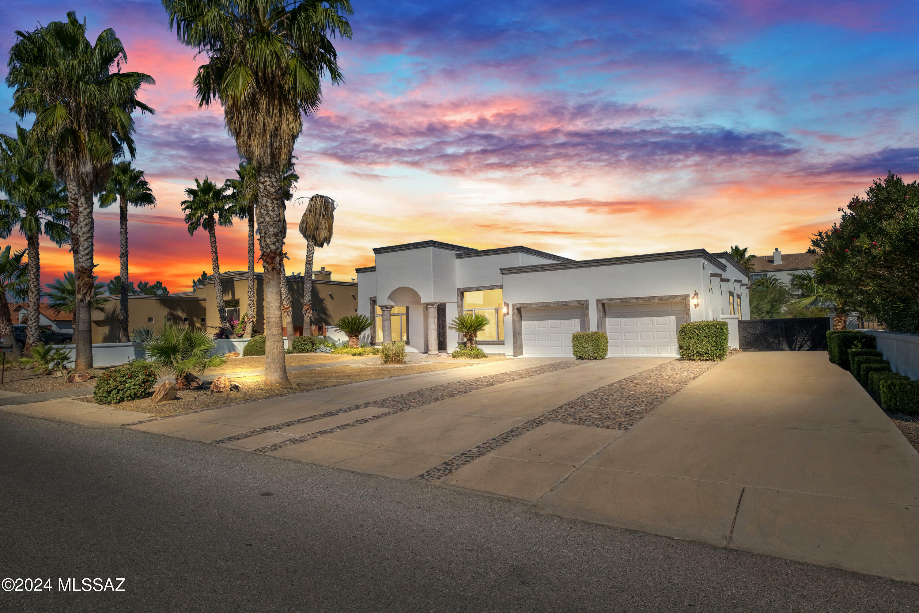 Property Photo:  1590 W Fairway Drive  AZ 85621 