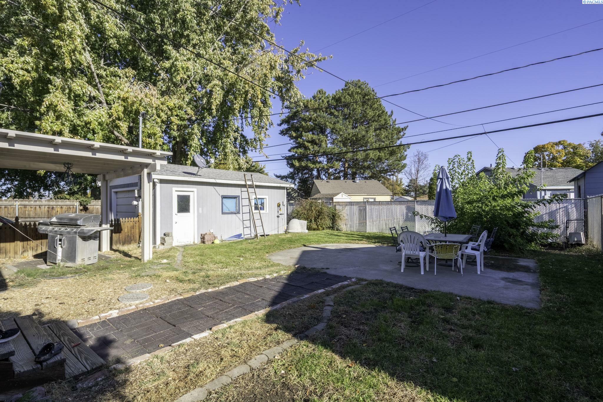 Property Photo:  408 Smith Ave.  WA 99352 