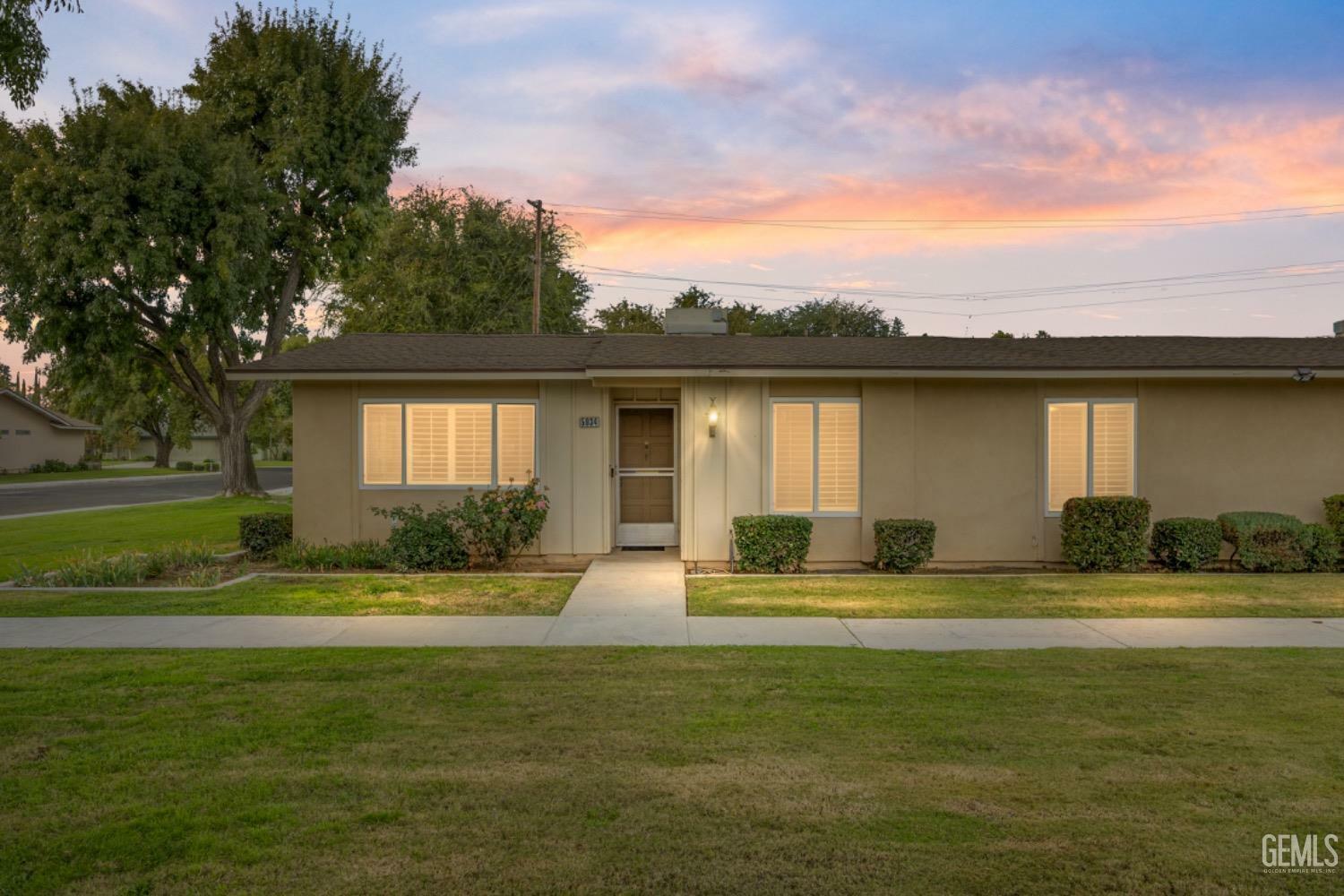 Property Photo:  5934 Sunny Palms Avenue  CA 93309 