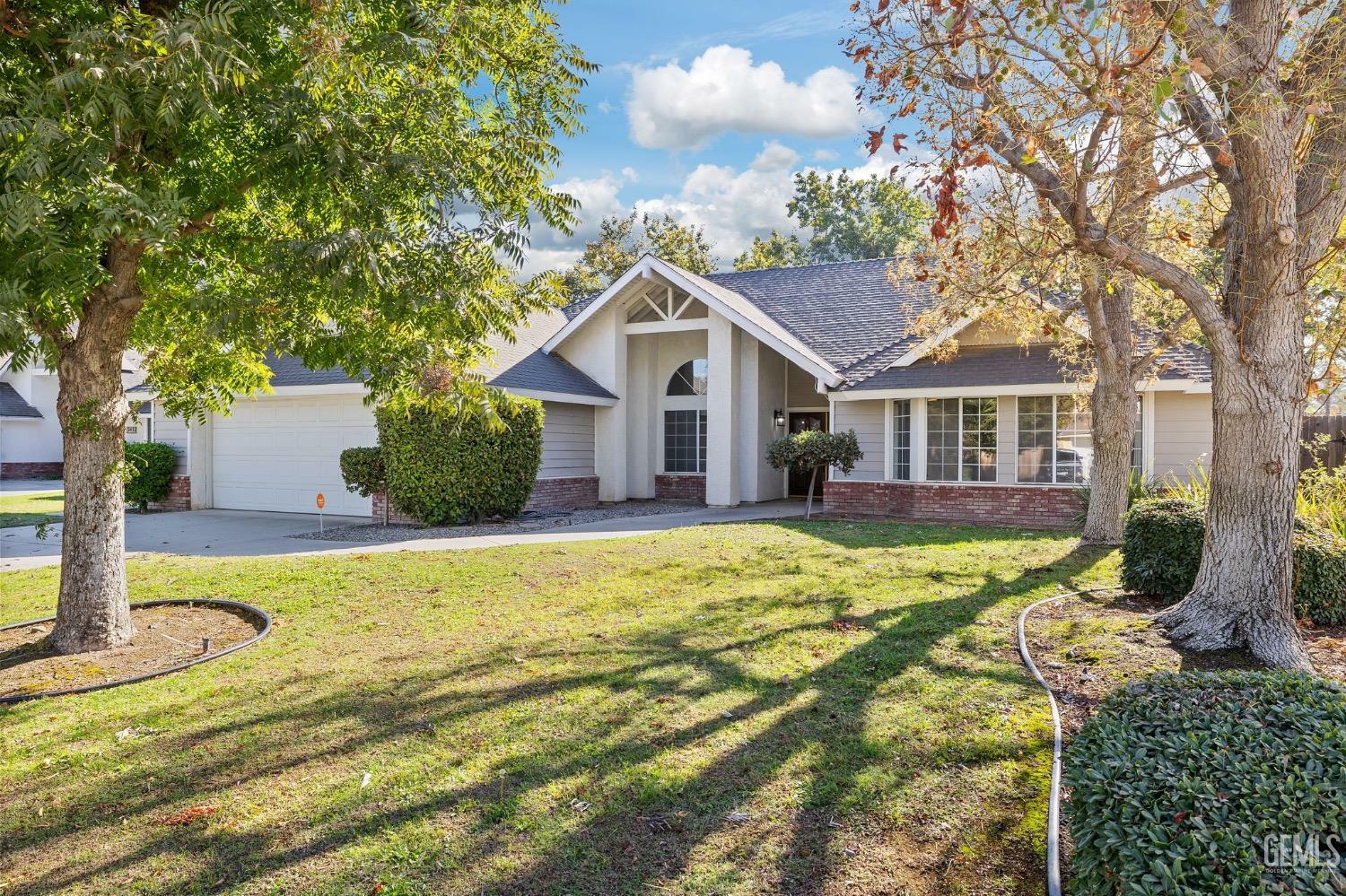 Property Photo:  2416 Gambel Oak Way  CA 93311 