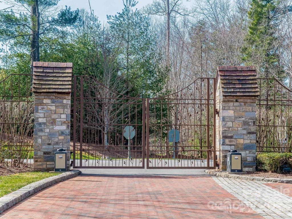 Property Photo: 114 Lochstead Court 409 NC 28803