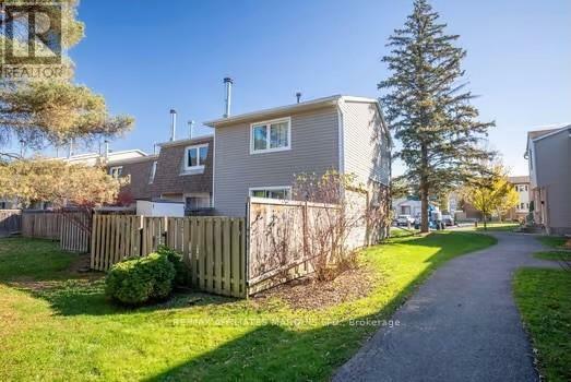 Property Photo:  1712 Lamoureux Drive A  ON K1E 2N2 