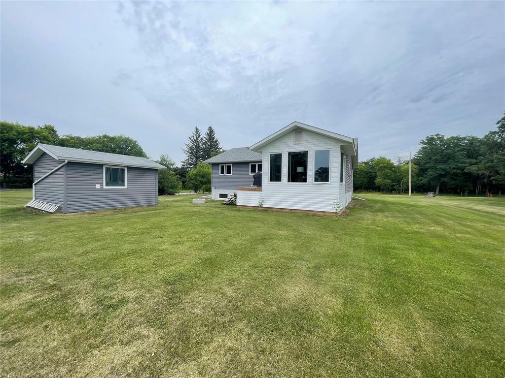 Property Photo: 89 Oak Street MB R0H 1L0
