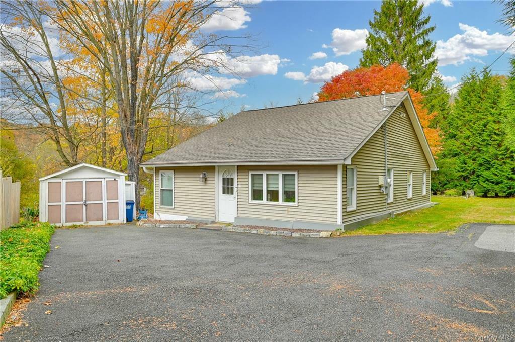 Property Photo:  24 Baldwin Lane  NY 10541 