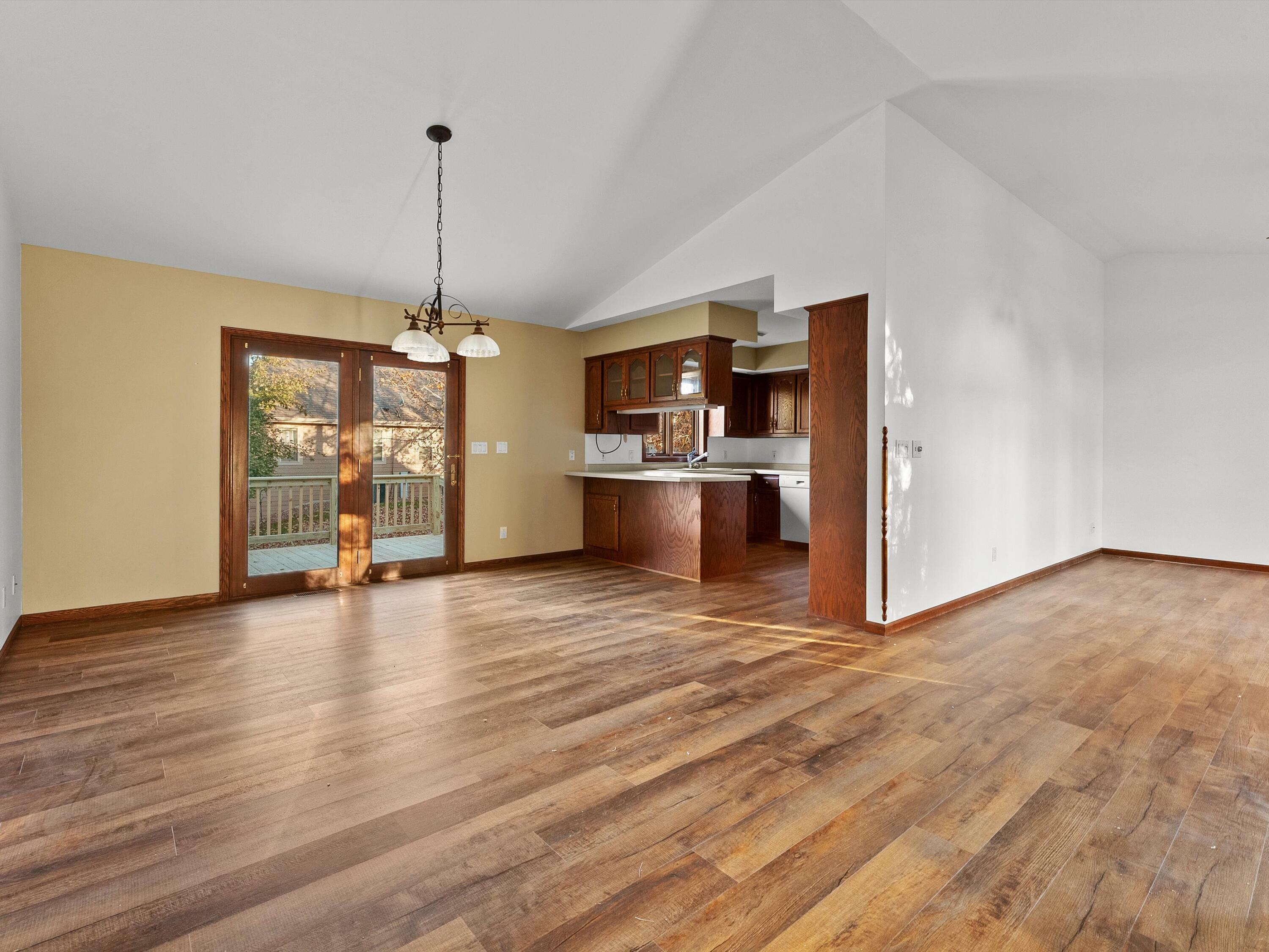 Property Photo:  208 Southridge Dr  WI 53042 