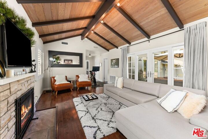 Property Photo:  3200 Patricia Avenue  CA 90064 